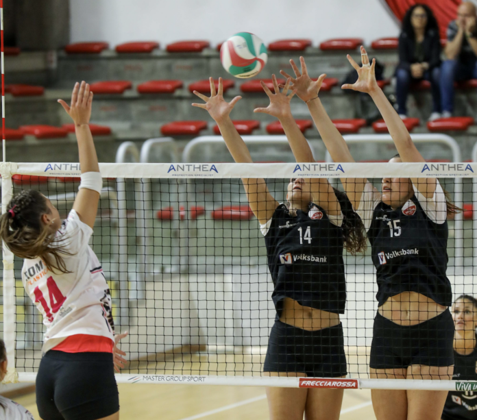 Un momento del match d'andata tra Vicenza Volley e Vlc Rom Plastica (nella foto di Daniele Marangoni)