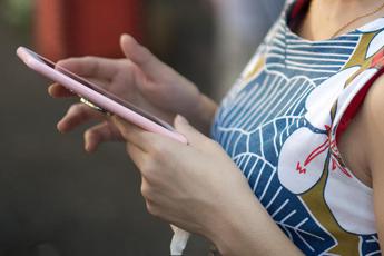 Pediatri, ‘ineludibile stop cellulari a scuola, troppo abuso del digitale’