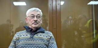 Russia, Oleg Orlov condannato a due anni e sei mesi di colonia penale