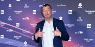 Sanremo 2024, Amadeus e l’invito ai trattori: “Porte aperte, non torno indietro”