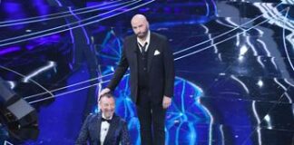 Sanremo 2024, Lucarelli sul caso Travolta: “Ecco mail azienda, prevedeva presenza su palco”