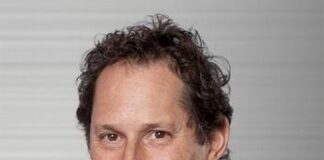 Stellantis e la Cassa integrazione di Mirafiori: arriva in Italia John Elkann