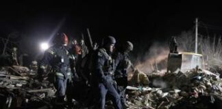 Ucraina, notte di raid russi: almeno 3 morti. “Abbattuto” un caccia di Mosca
