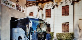 Della Valle, 1923- 2023: 100 anni di storia della mobilità vicentina. Dalla motocarrozzella, alle auto seppellite durante la guerra, ai pullman fino all’agenzia di viaggi Willy Della Valle con un pulmann