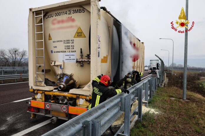 camion in fiamme