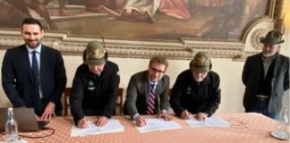 Adunata Nazionale Alpini 2024: sottoscritta la Convenzione tra Comune di Vicenza, ANA e AA2024 La firma della convenzione, Da sinistra, Zilio, Pinamonti, Possamai, Favero e Marchiori