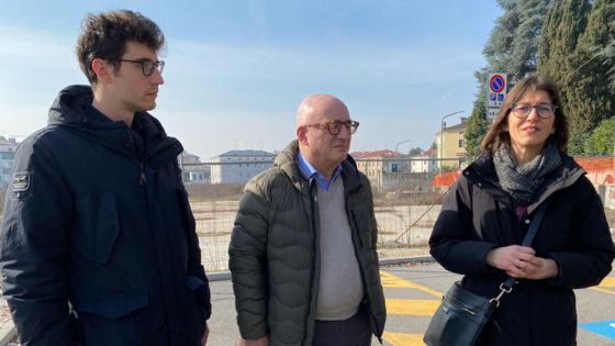 Presentato l'affidamento dei lavori per il parco alle ex Acciaierie Beltrame. Da sinistra i consiglieri Giacomin e Colombara e l'assessore Baldinato