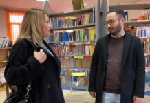 Scuola primaria di Polegge più sicura con nuove porte d’ingresso e nuovi serramenti della biblioteca La dirigente dell'Istituto comprensivo 8 Coccarielli e l'assessore Selmo