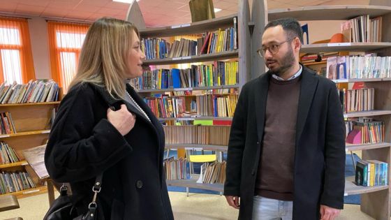 La dirigente dell'Istituto comprensivo 8 Coccarielli e l'assessore Selmo