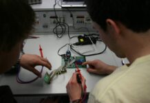 Riforma istituti tecnici, alle proteste lanciate da Aula 33 e sindacati aderiscono Psi e Rifondazione Vicenza istituti tecnici riforma