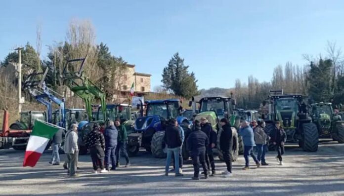 protesta agricoltori trattori