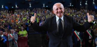 Autonomia, Pd pronto a referendum. De Luca guida la protesta dei sindaci del Sud autonomia