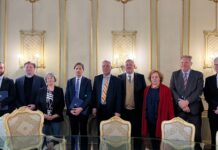 Apindustria Vicenza dà il via ad un progetto formativo per inserire nelle aziende vicentine richiedenti asilo e rifugiati Apindustria Vicenza, firmato l'accordo per un progetto formativo dedicato ai rifugiati e richiedenti asilo