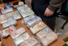 Guardia di Finanza, operazione antiriciclaggio: arrestati due macedoni che stavano per consegnare 200 mila euro a ditta vicentina Il denaro sequestrato dalla Guardia di Finanza di Vicenza