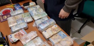 Guardia di Finanza, operazione antiriciclaggio: arrestati due macedoni che stavano per consegnare 200 mila euro a ditta vicentina Il denaro sequestrato dalla Guardia di Finanza di Vicenza