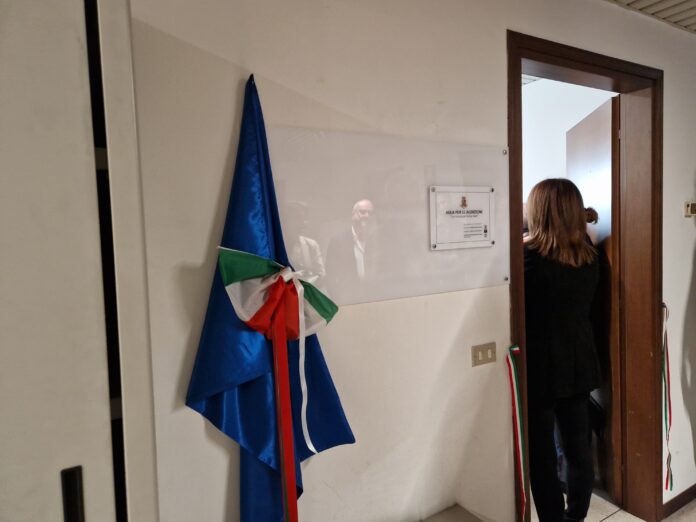 L'aula per le audizioni per le vittime di violenza di genere inaugurata in Questura a Vicenza