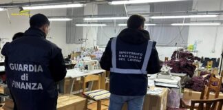 Tezze sul Brenta, Guardia di Finanza sequestra un laboratorio tessile: individuato un lavoratore in nero Laboratorio tessile di Tezze sul Brenta