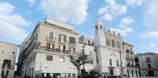 Bari, assessore al Bilancio indagato per truffa: il sindaco Decaro gli revoca la delega