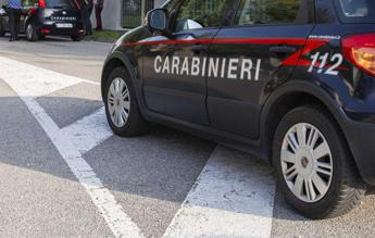 Bari, colpi d’arma da fuoco in piazza: grave 22enne. Fermati una donna e un 16enne