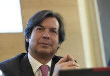 Intesa Sanpaolo: semestre record nel 2025, utile netto a 5,2 miliardi di euro intesa sanpaolo Carlo Messina