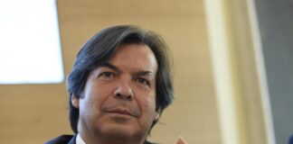 Intesa Sanpaolo: semestre record nel 2025, utile netto a 5,2 miliardi di euro intesa sanpaolo Carlo Messina