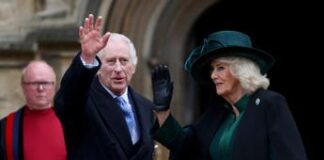 Carlo e Camilla a Windsor per Messa Pasqua, assenti William e Kate
