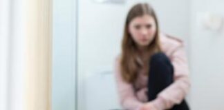 Da drunkoressia ad abbuffate notturne, boom nuovi disturbi alimentari