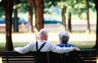 Essere nonni fa bene al cervello, curare i nipoti è uno scudo contro il declino cognitivo