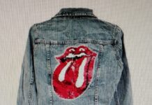 Noi, boomers. Tra dress code, simboli e stelle abusive Giubbetto jeans con linguaccia dei Rolling Stones