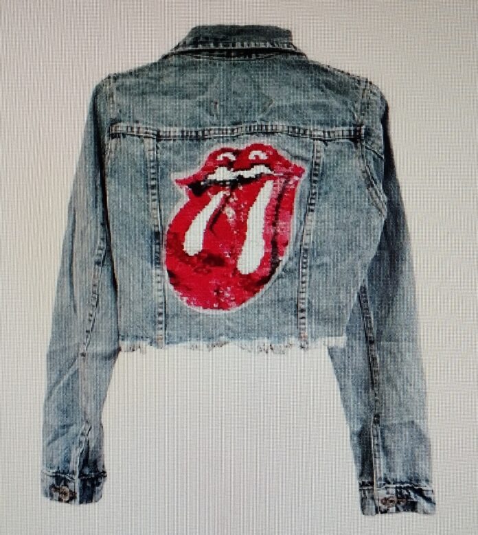 Giubbetto jeans con linguaccia dei Rolling Stones