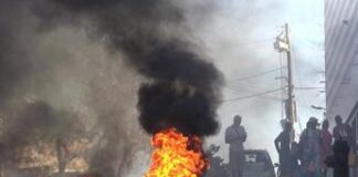 Haiti, scontri all’aeroporto: decine di migliaia fuggono dalla capitale