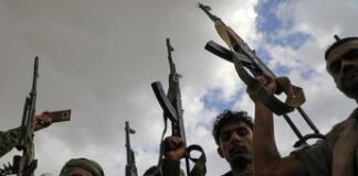 Houthi attaccano tre navi israeliane con missili e droni