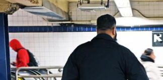 Litigano e la fidanzata ‘finisce’ sui binari della metro: le amputano entrambi i piedi