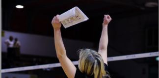 B1 femminile: biancorosse del Vicenza Volley di nuovo vincenti, Peschiera annientata 3-0 Mariella Cavallaro esulta per successo Vicenza Volley (foto di Daniele Marangoni)