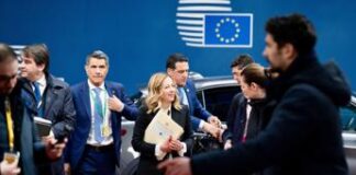 Meloni-Macron, disgelo a Bruxelles: asse Italia-Francia su difesa europea