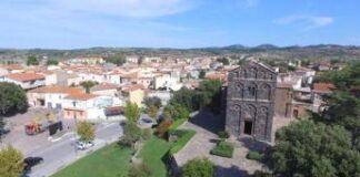 Nuoro, attentato al Comune di Ottana: bomba all’ingresso del municipio esplosa nella notte