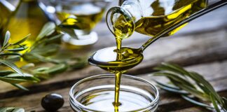 Olio extravergine, Il Sole 24 Ore: “Un consumatore su tre non lo compra più” Olio extravergine di oliva
