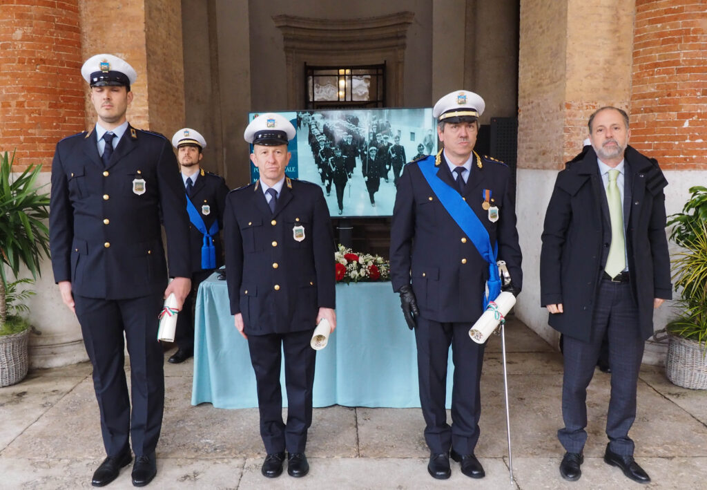 Polizia Locale di Vicenza, alcuni premiati dal questore Sallustio