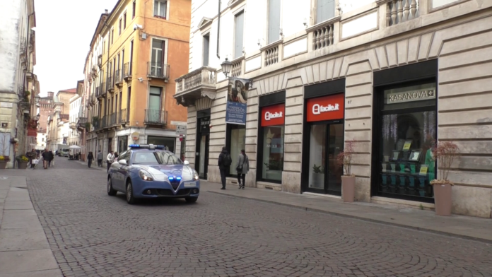 Furto al mercato Via Roma