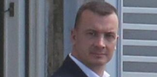 Rocco Casalino, insulti omofobi dal re delle bancarelle: “Sei miserabile gay, per non dire fr…”