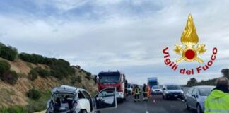 Sardegna, schianto fra due auto sulla Sassari-Olbia: un morto e due feriti