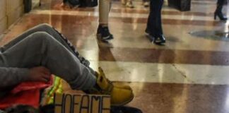Sarzana, 16enne colpisce con una spranga clochard vicino stazione a Sarzana