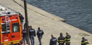 Torino, cade nel Po mentre scatta foto alla moglie e muore