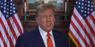 Trump a ‘caccia’ di soldi: in vendita copie griffate della Bibbia