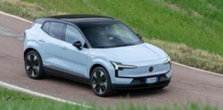 Volvo corre con la EX30, il Suv elettrico che combina performance e sostenibilità