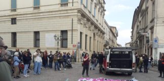 Vannacci a Vicenza “grazie” a Morellato e Cruciani: i “pirati” dei centri sociali tentano l’assalto Vannacci a Vicenza, parte il corteo centri sociali e studenti da piazza Castello