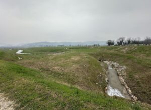 Una veduta del duplice bacino di laminazione di Trissino