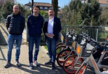 Il bike sharing si allarga, il servizio mette in collegamento Vicenza e Bolzano Vicentino Da sinistra: Prosdocimi di Ridemovi spa, l'assessore Spiller, e il vicesindaco di Bolzano Vic. Berdin presentano l'ampliamento del bike sharing