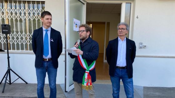 inot-367759 Il direttore dei servizi socio-sanitari Ulss 8 Di Falco, il sindaco Possamai e il presidente del consiglio Zaramella in sopralluogo agli ambulatori di via Fincato.