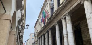 Bandiere a mezz’asta anche a Vicenza per la Giornata in memoria delle vittime del Covid
